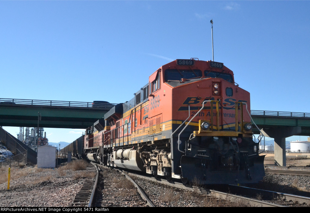 Sticker on the Rear! - BNSF 5869